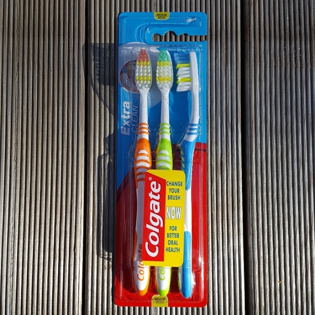 COLGATE 3x zobna krtačka Extra Clean