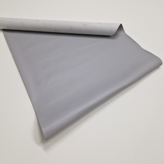 Umetno usnje, kos 110x52cm, siva